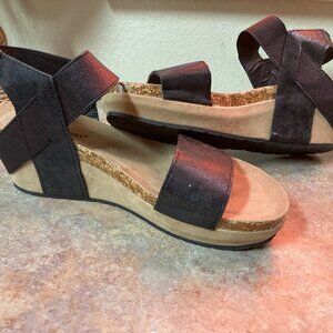 PIERRE DUMAS WEDGE SANDALS SIZE 8.5